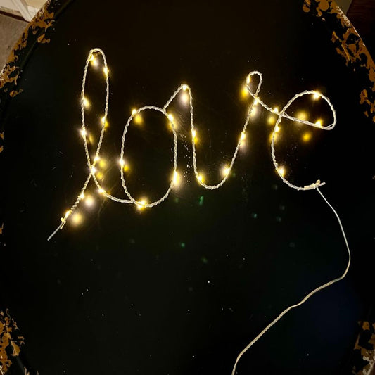 LIGHT UP "LOVE" SIGN