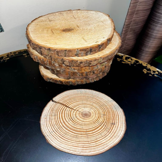 ROUND WOODEN CENTERPIECES